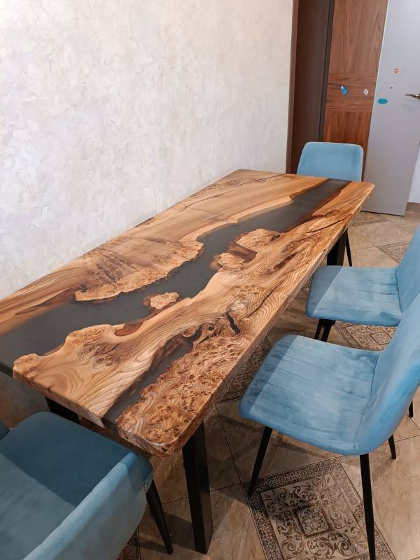 Обеденный стол из слэба карагача